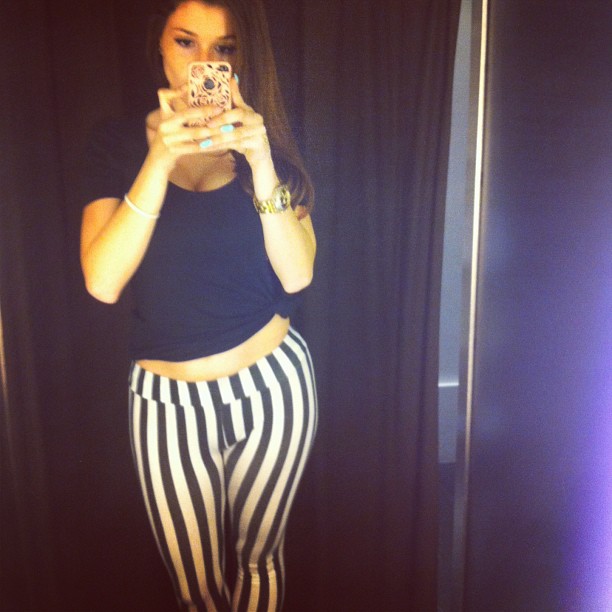 Carolina Neto taking a selfie