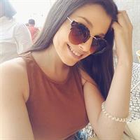 Carolina Neto taking a selfie