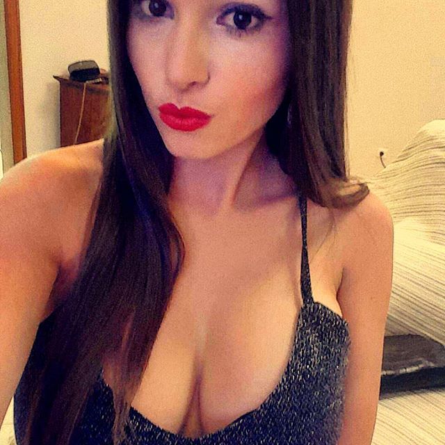 Carolina Neto in a bikini taking a selfie