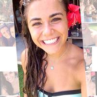 Kassidy Cook taking a selfie