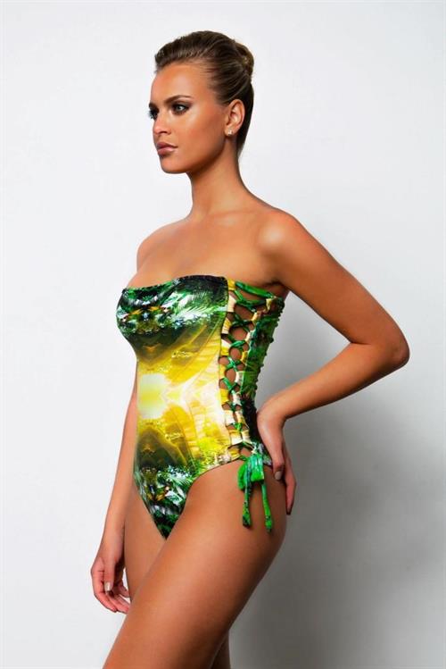 Elisandra Tomacheski in a bikini