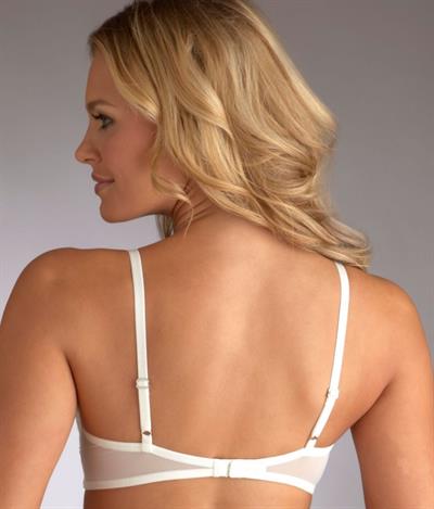 Elisandra Tomacheski in lingerie