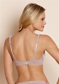 Elisandra Tomacheski in lingerie