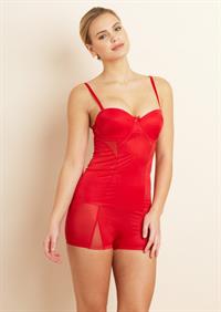 Elisandra Tomacheski in lingerie