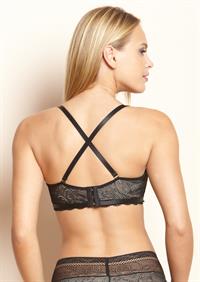 Elisandra Tomacheski in lingerie