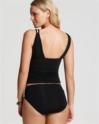 Elisandra Tomacheski in a bikini - ass