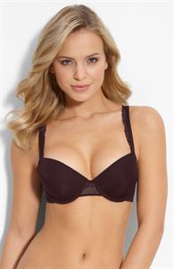 Elisandra Tomacheski in lingerie