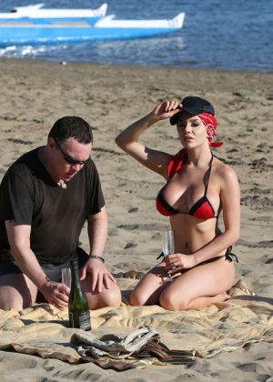 Courtney Stodden Bikini Candids at the beach in Venice