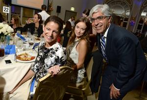 Olivia Wilde debuts her small baby bump while attending the 2013 International Women’s Media Foundation’s Courage in Journalism Awards at the Beverly Hills Hotel on Tuesday (October 29, 2013) in Beverly Hills, Calif.
