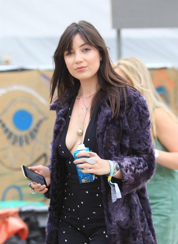 Daisy Lowe