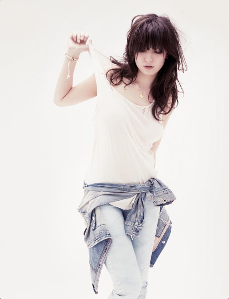 Daisy Lowe