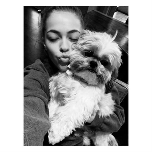 Caroline Kelley taking a selfie