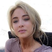 Nicola Hughes taking a selfie