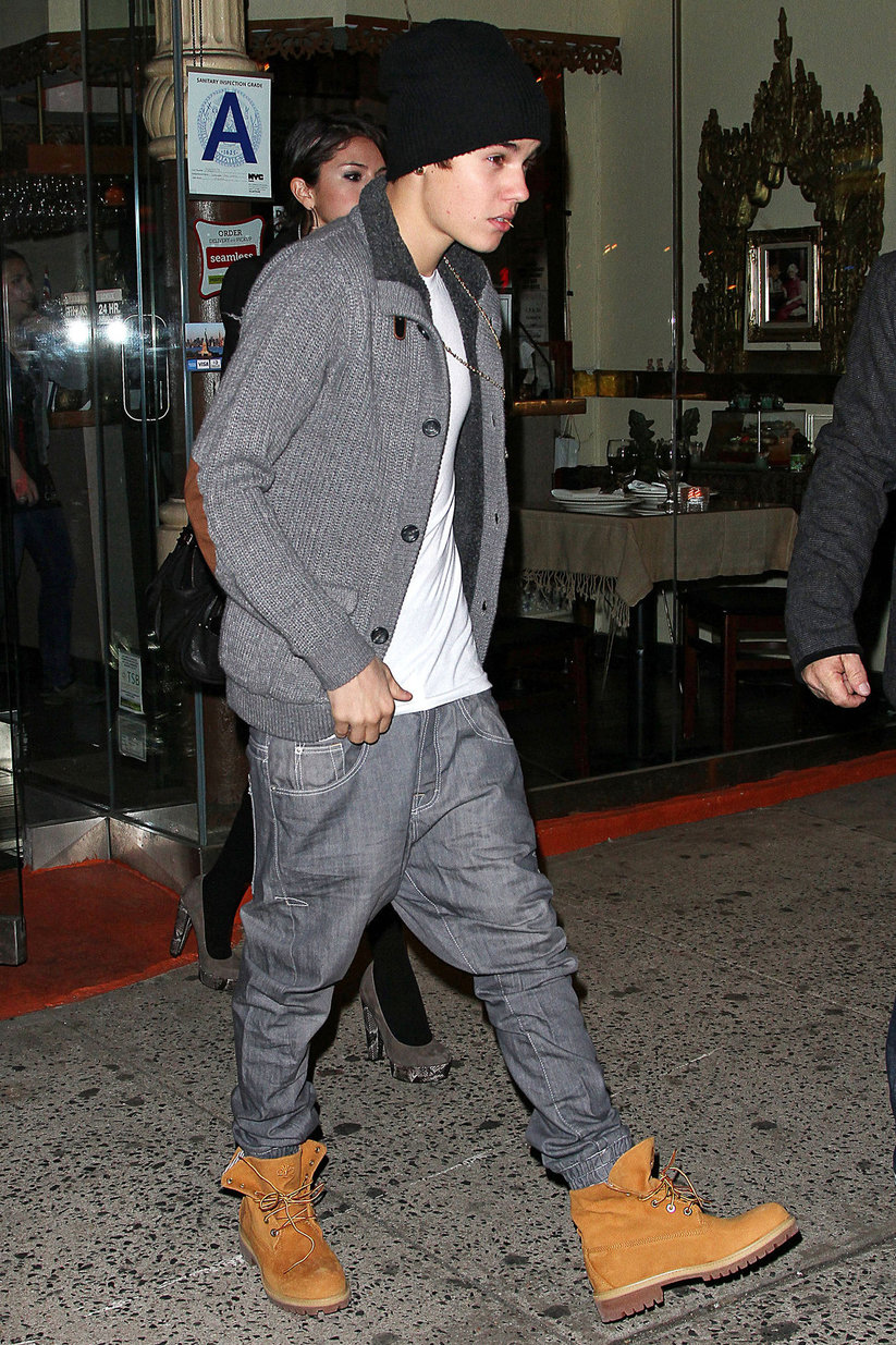 Selena Gomez leaving a restaurant in New York City on December 2, 2012