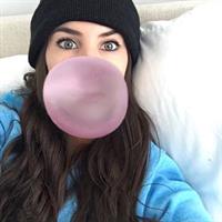 Jen Selter taking a selfie