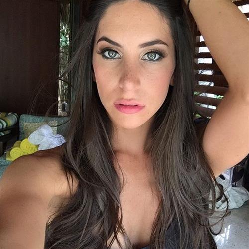 Jen Selter taking a selfie