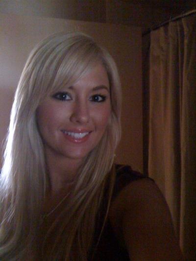 Amy Leigh Andrews taking a selfie