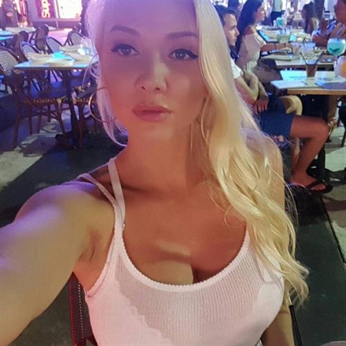 Molly Cavalli taking a selfie