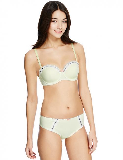 Anelia Moor in lingerie