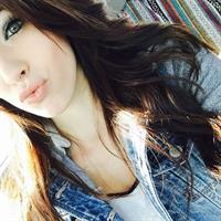 Caitlin McSwain taking a selfie