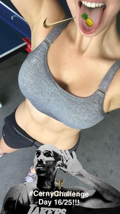 Amanda Cerny taking a selfie