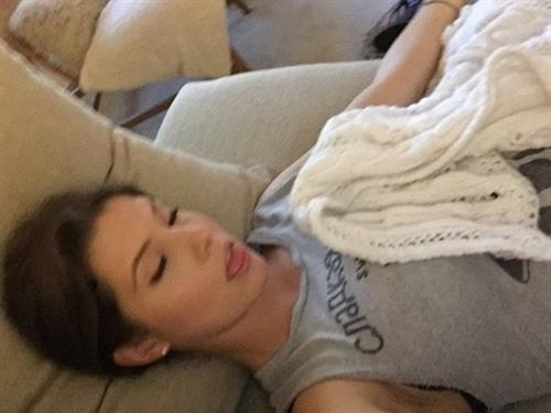 Amanda Cerny taking a selfie