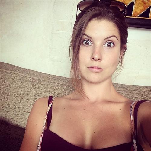 Amanda Cerny taking a selfie
