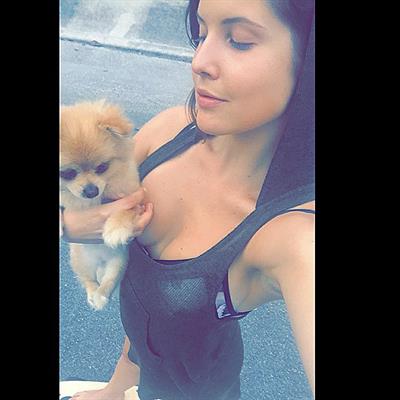 Amanda Cerny taking a selfie