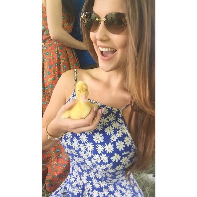 Amanda Cerny taking a selfie