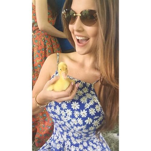 Amanda Cerny taking a selfie