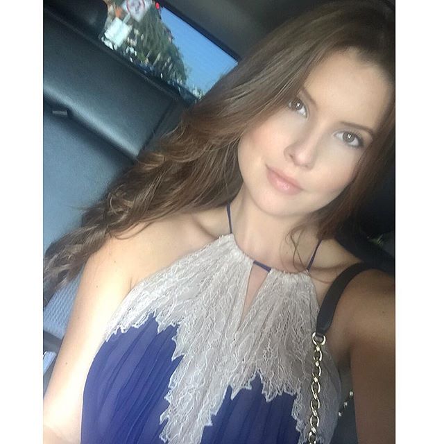 Amanda Cerny taking a selfie