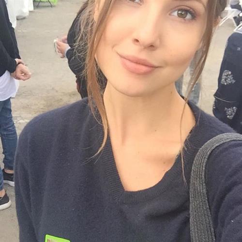 Amanda Cerny taking a selfie