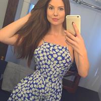 Amanda Cerny taking a selfie