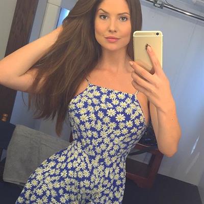 Amanda Cerny taking a selfie
