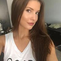 Amanda Cerny taking a selfie