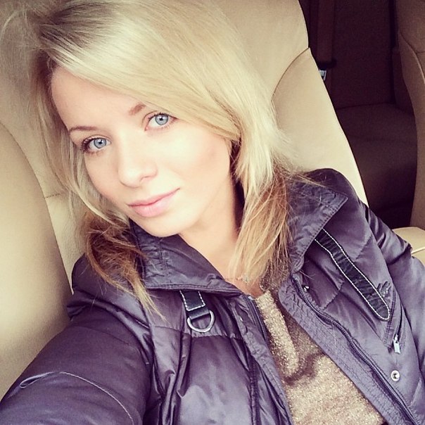 Ekaterina Enokaeva taking a selfie