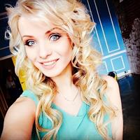 Ekaterina Enokaeva taking a selfie