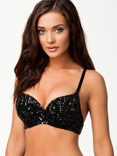 Herika Noronha in lingerie