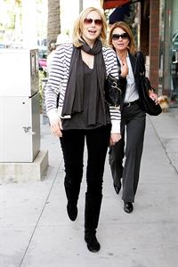 Laura Prepon out for lunch in Beverly Hills December 18, 2009