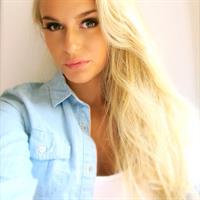 Anna Nyström taking a selfie