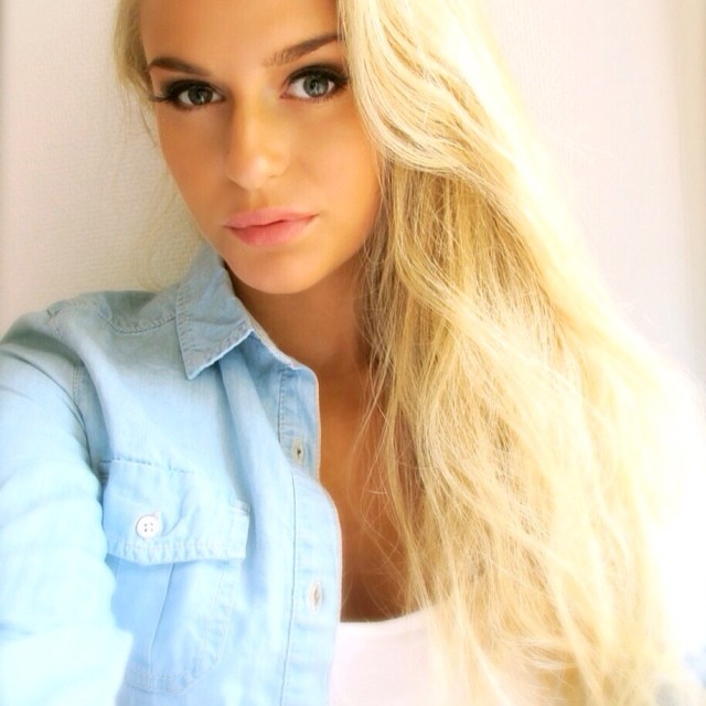 Anna Nyström taking a selfie