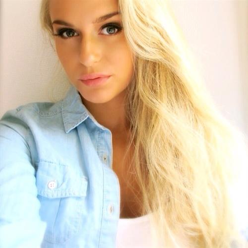 Anna Nyström taking a selfie