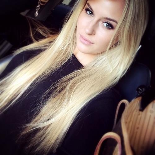 Anna Nyström taking a selfie