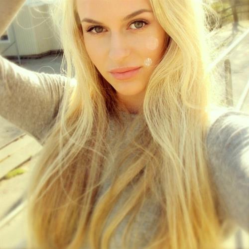 Anna Nyström taking a selfie