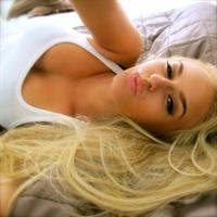 Anna Nyström taking a selfie