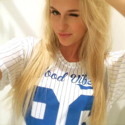 Anna Nyström taking a selfie