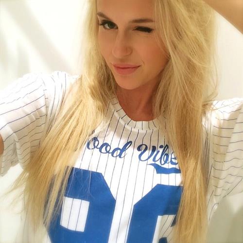 Anna Nyström taking a selfie