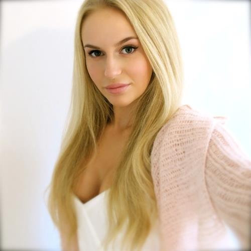 Anna Nyström taking a selfie