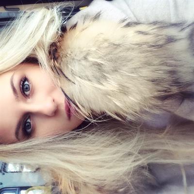 Anna Nyström taking a selfie