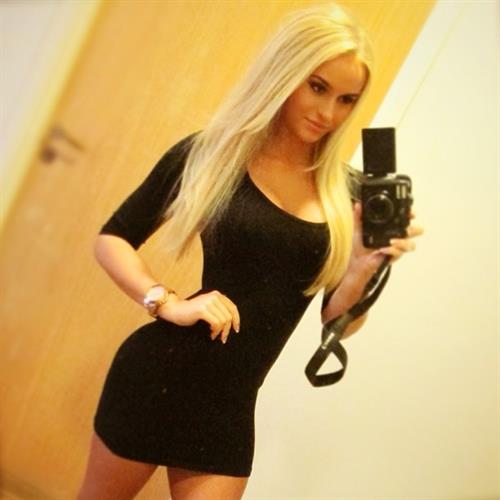 Anna Nyström taking a selfie